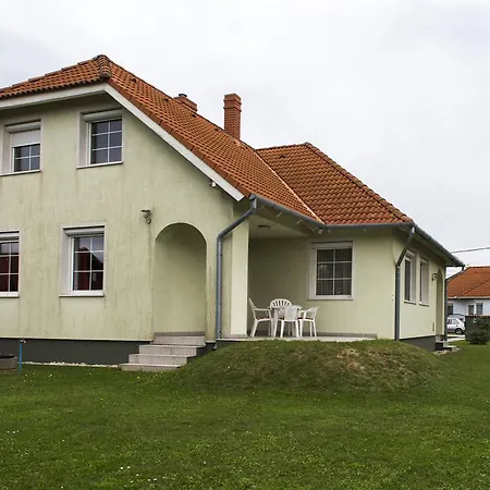 Vadvirag Vendeghaz
